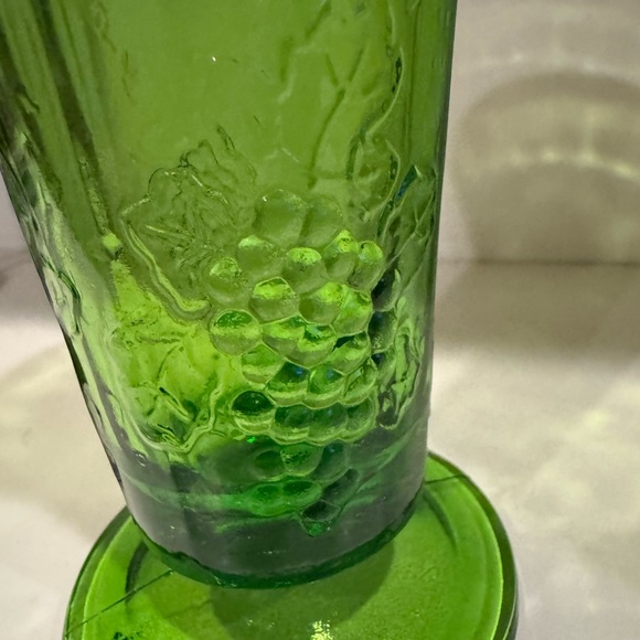 Vintage Colony Green Indiana Glass Vase Raised Grape Pattern Circa 40s-50s - Picture 4 of 6